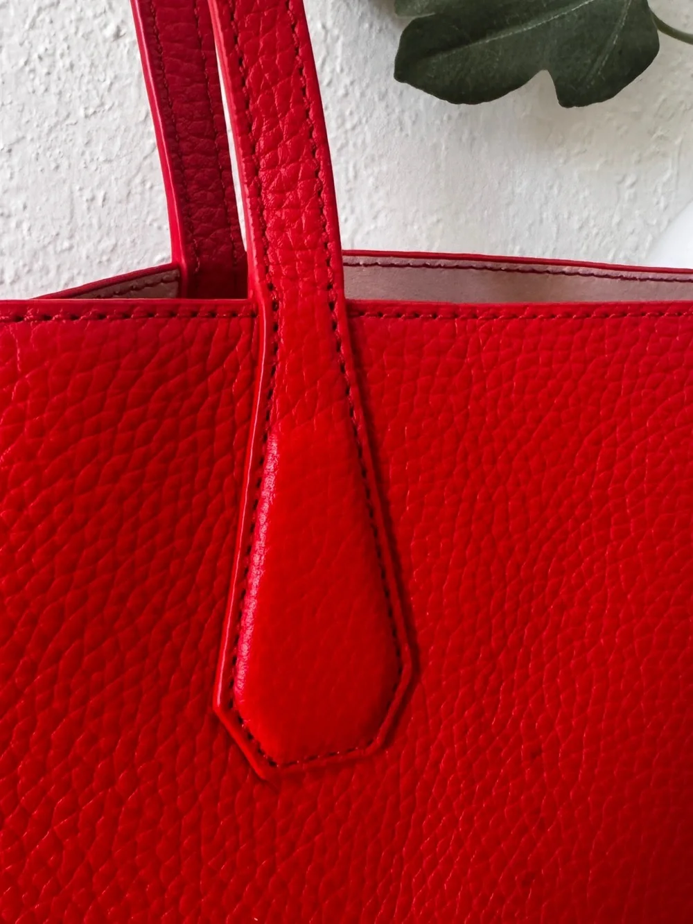 Tory Burch Perry Tote In Red Pebbled Leather
